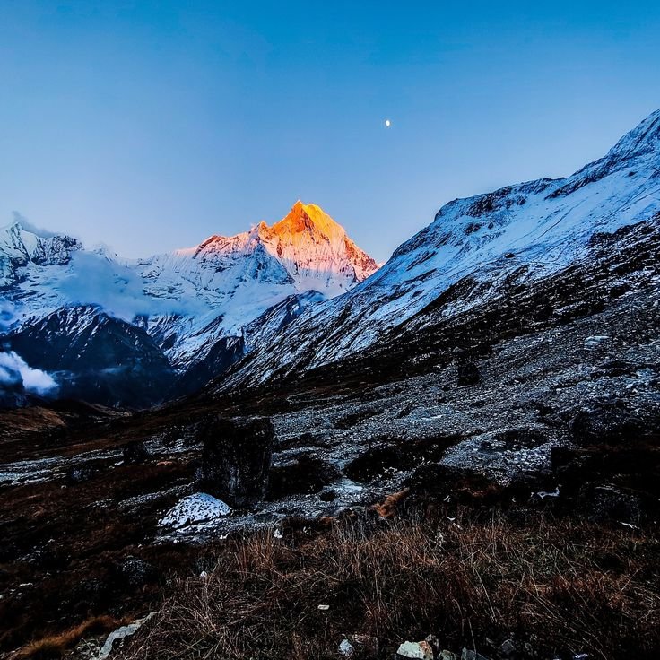 Beautiful sun reflection on top of Annapurna